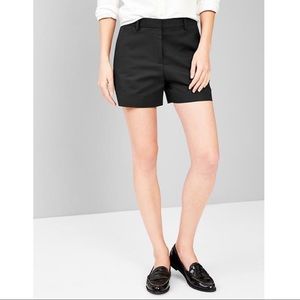 NWT ⭐️ The Gap Tailored Shorts in Black